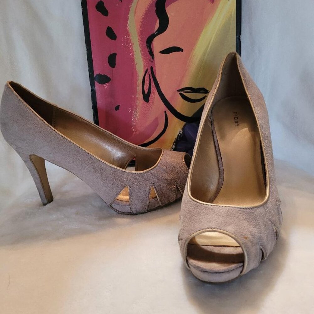 Fioni, size 9w, Beige open toe suede